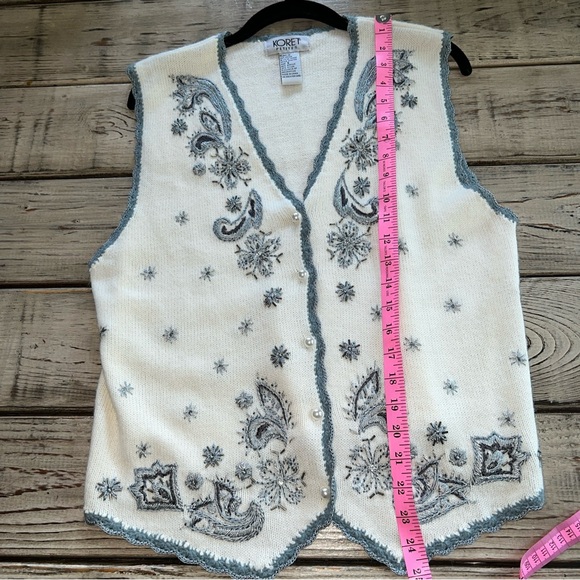 Koret White & Blue Holiday Sweater Vest Pearl Buttons Embroidered Paisley Sz PS - Picture 7 of 7